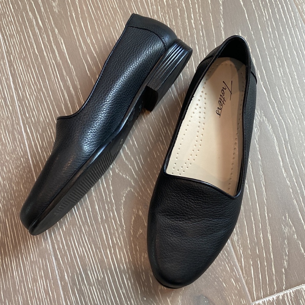 Trotters Black Loafers